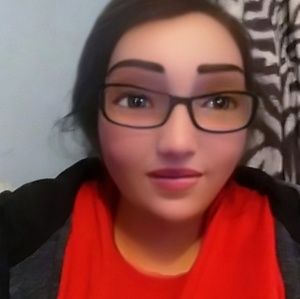 Meet your Posher, Desiree